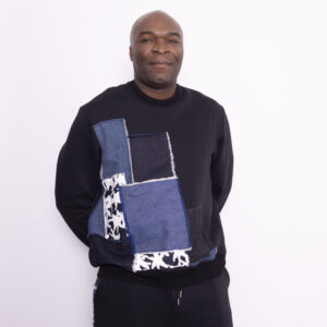 Pull noir avec détails patchwork