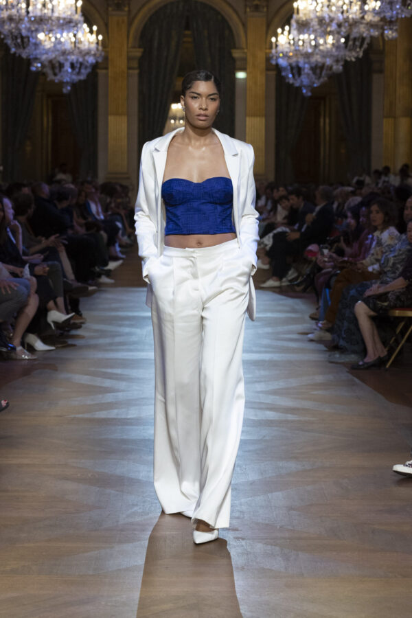 Tailleur blanc satiné