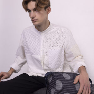 Détail de la chemise patchwork dentelle de face