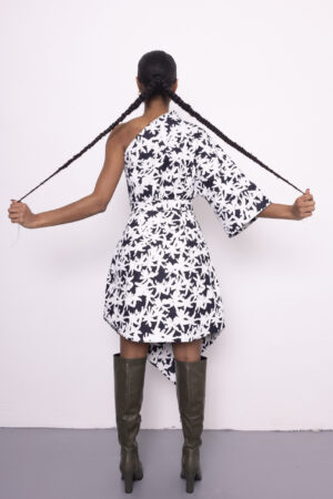 Robe asymétrique vu de dos