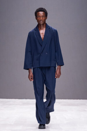 Ensemble droit en laine bleu marine