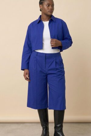 Veste crop bleu électrique